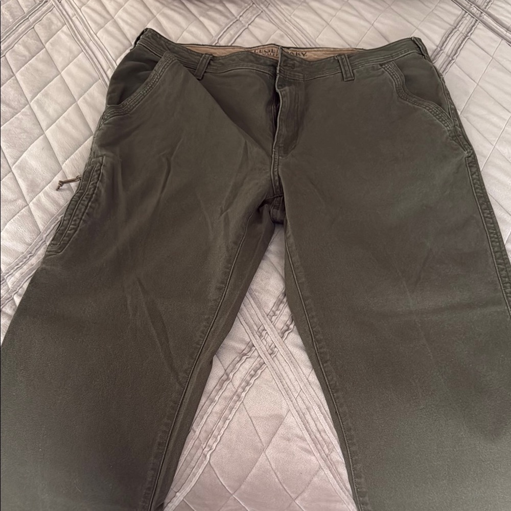 Green Technical Cargo Pants for Versatile Wear